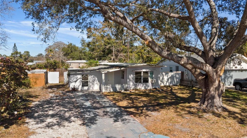 Image 8 of property listing at 6091 82ND TERRACE N, Pinellas Park, FL 33781
