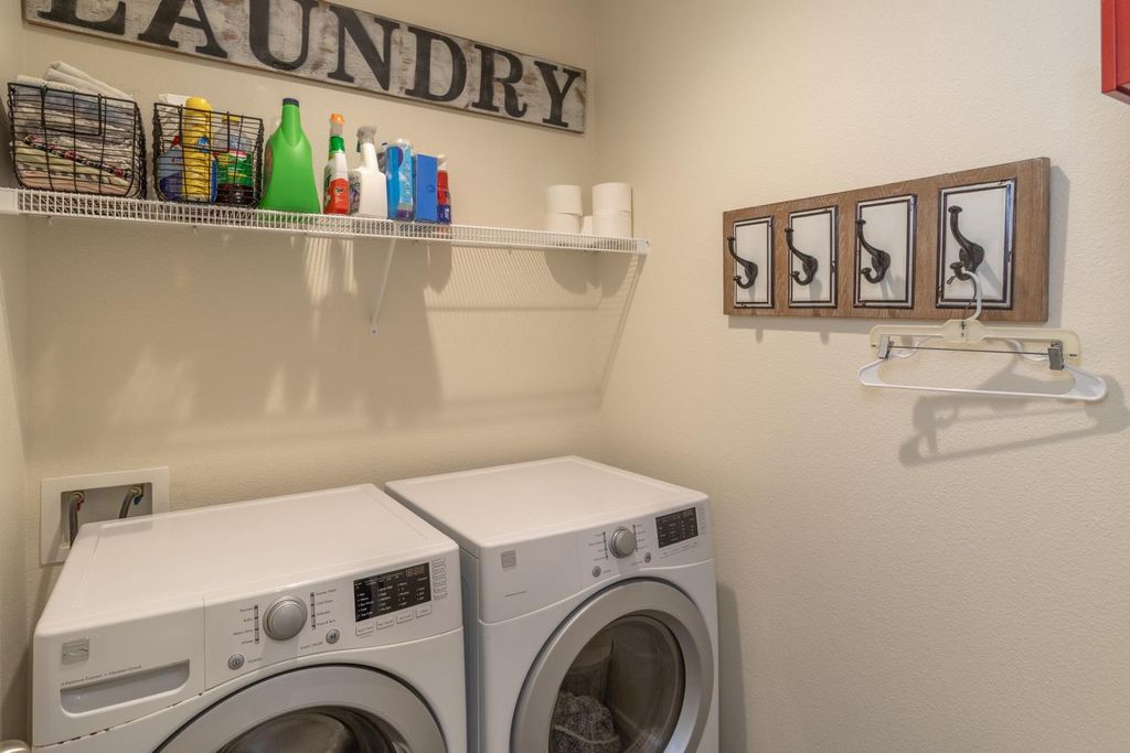 Image 10 of property listing at 3971 Saginaw Avenue, Clovis, CA 93619
