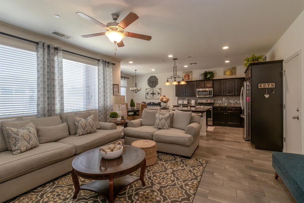 Image 11 of property listing at 3971 Saginaw Avenue, Clovis, CA 93619