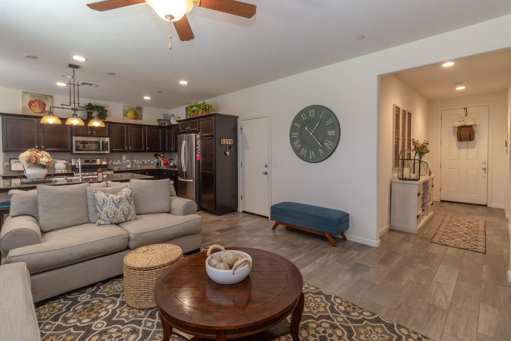 Image 12 of property listing at 3971 Saginaw Avenue, Clovis, CA 93619