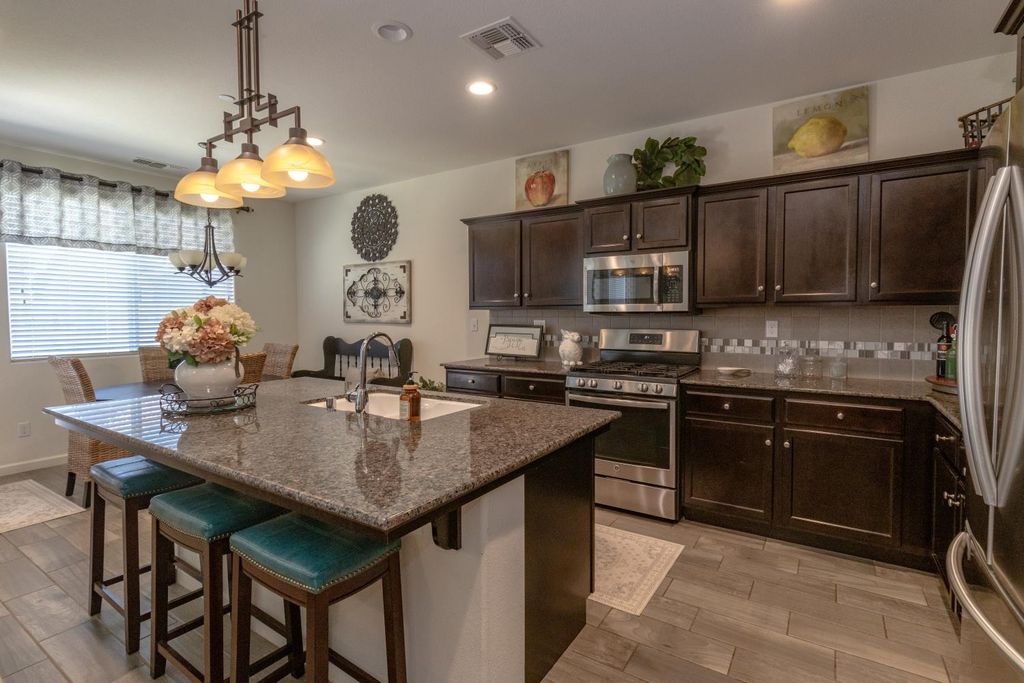 Image 14 of property listing at 3971 Saginaw Avenue, Clovis, CA 93619