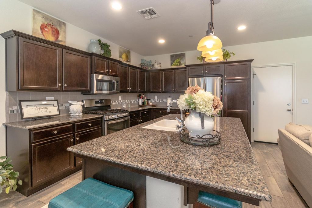 Image 15 of property listing at 3971 Saginaw Avenue, Clovis, CA 93619