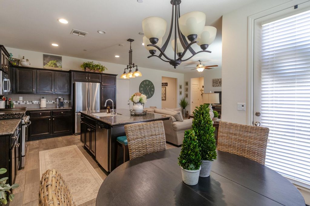 Image 17 of property listing at 3971 Saginaw Avenue, Clovis, CA 93619