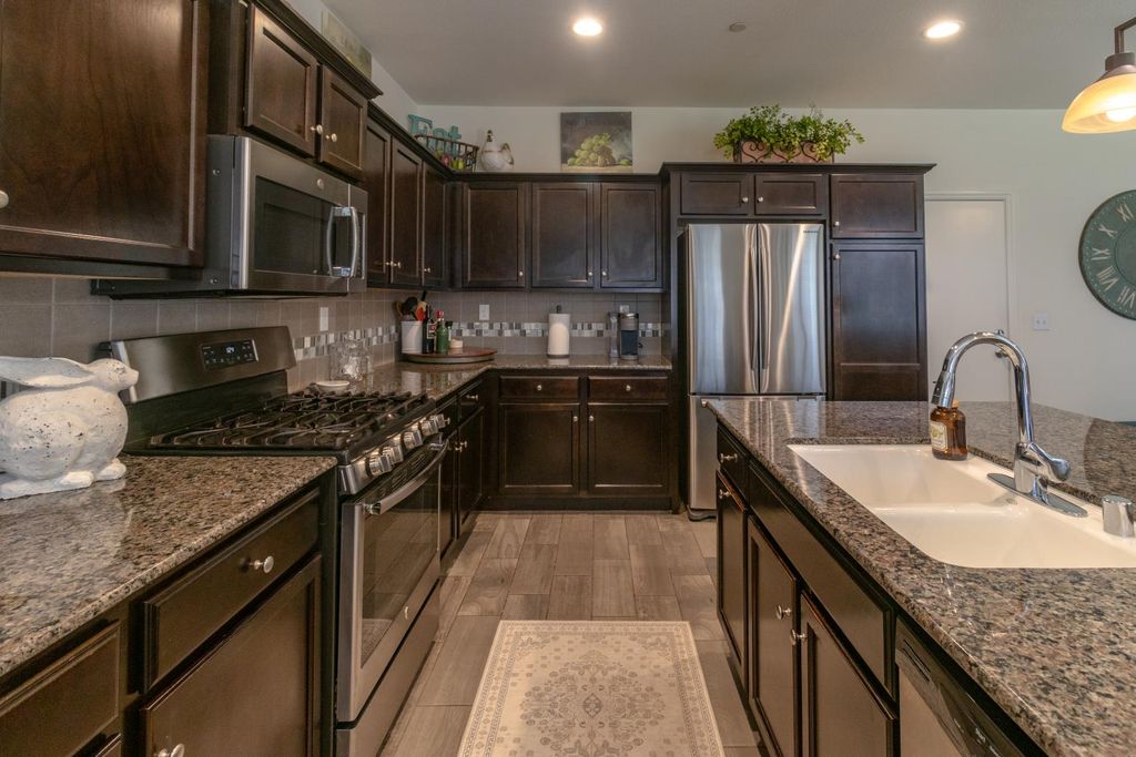 Image 18 of property listing at 3971 Saginaw Avenue, Clovis, CA 93619