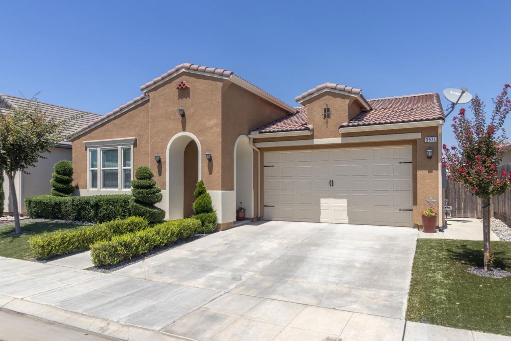 Image 2 of property listing at 3971 Saginaw Avenue, Clovis, CA 93619