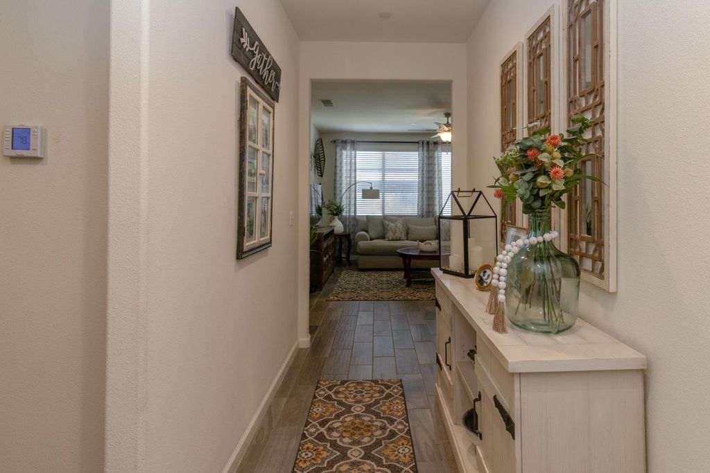 Image 4 of property listing at 3971 Saginaw Avenue, Clovis, CA 93619