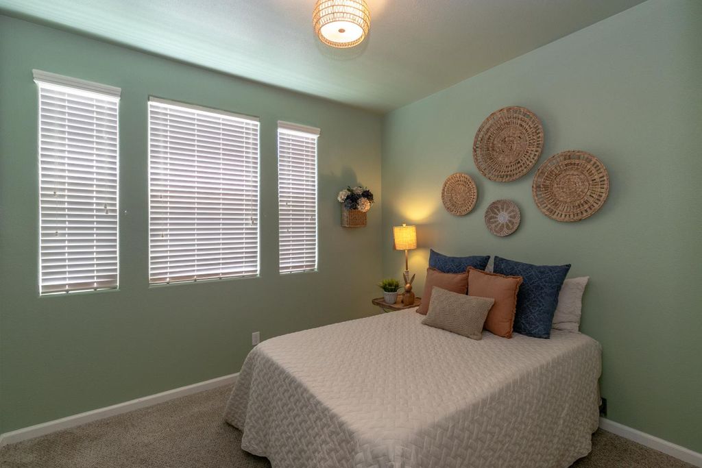 Image 5 of property listing at 3971 Saginaw Avenue, Clovis, CA 93619
