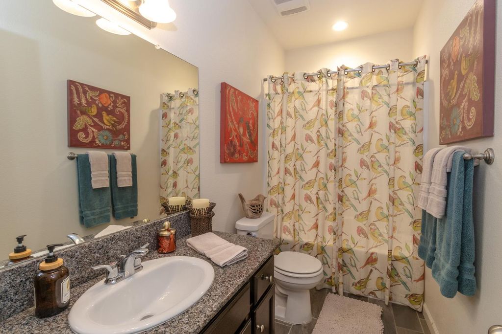 Image 7 of property listing at 3971 Saginaw Avenue, Clovis, CA 93619