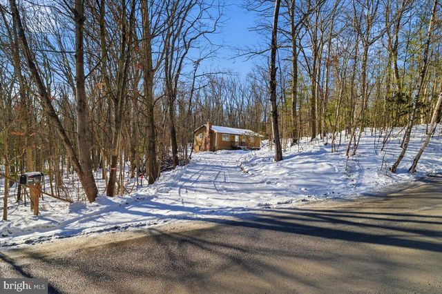 143 ANGLEMIRE DR, Stroudsburg, PA 18360