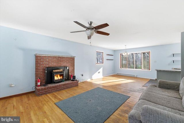 143 ANGLEMIRE DR, Stroudsburg, PA 18360