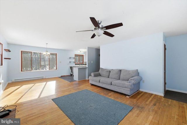 143 ANGLEMIRE DR, Stroudsburg, PA 18360