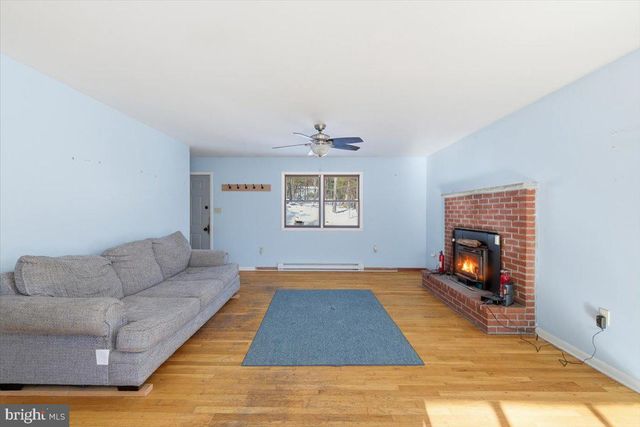 143 ANGLEMIRE DR, Stroudsburg, PA 18360