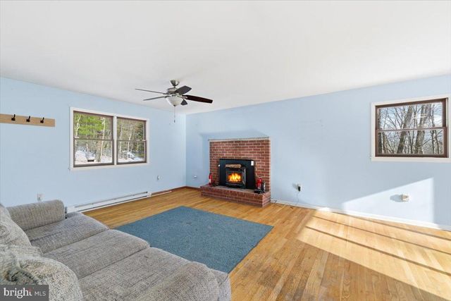 143 ANGLEMIRE DR, Stroudsburg, PA 18360