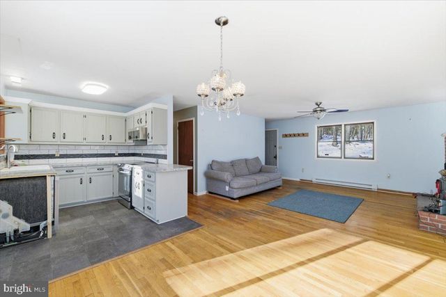 143 ANGLEMIRE DR, Stroudsburg, PA 18360