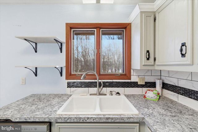 143 ANGLEMIRE DR, Stroudsburg, PA 18360