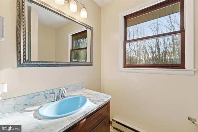 143 ANGLEMIRE DR, Stroudsburg, PA 18360