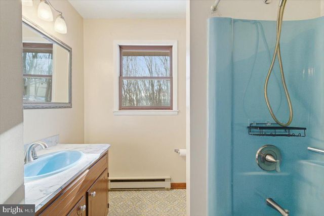 143 ANGLEMIRE DR, Stroudsburg, PA 18360