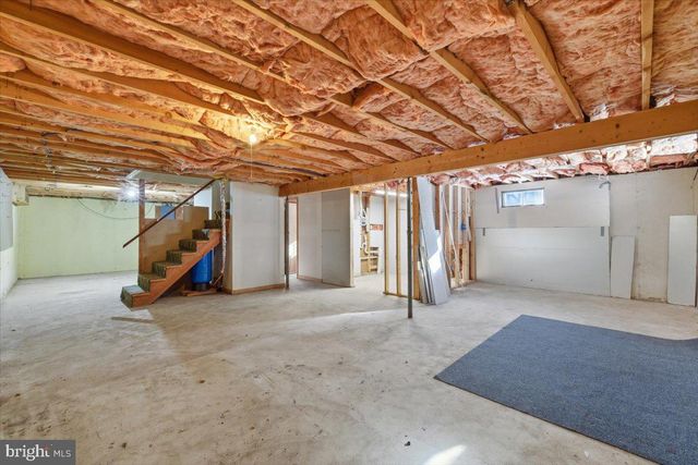 143 ANGLEMIRE DR, Stroudsburg, PA 18360