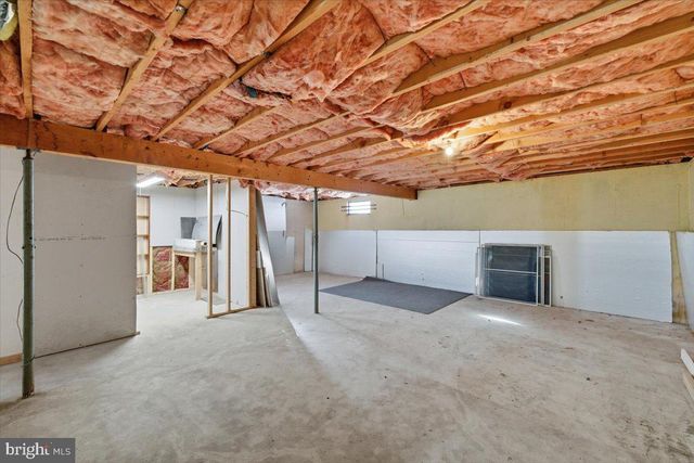 143 ANGLEMIRE DR, Stroudsburg, PA 18360