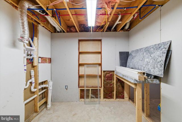 143 ANGLEMIRE DR, Stroudsburg, PA 18360