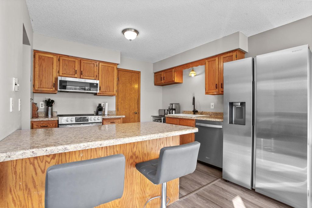 994 Heritage Court E 406, Vadnais Heights, MN 55127