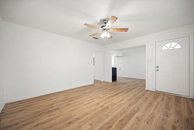 1417 Hamsted Street, Fort Worth, TX 76115