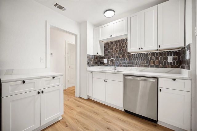 1417 Hamsted Street, Fort Worth, TX 76115