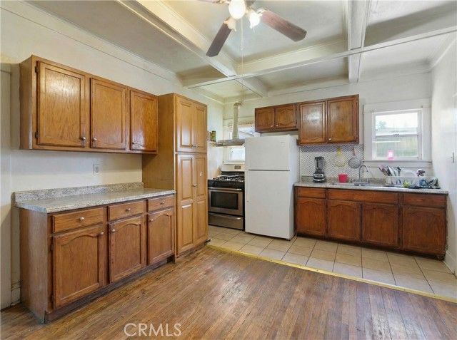 608 W 52nd, Los Angeles, CA 90037