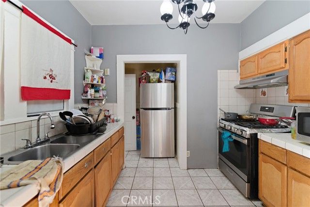 608 W 52nd, Los Angeles, CA 90037