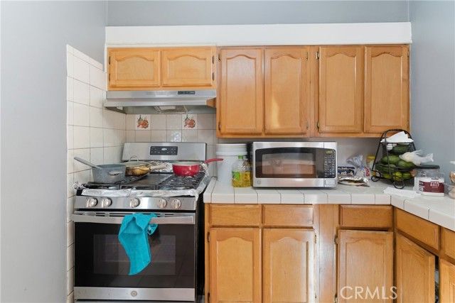 608 W 52nd, Los Angeles, CA 90037