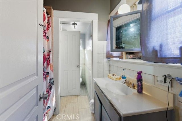 608 W 52nd, Los Angeles, CA 90037