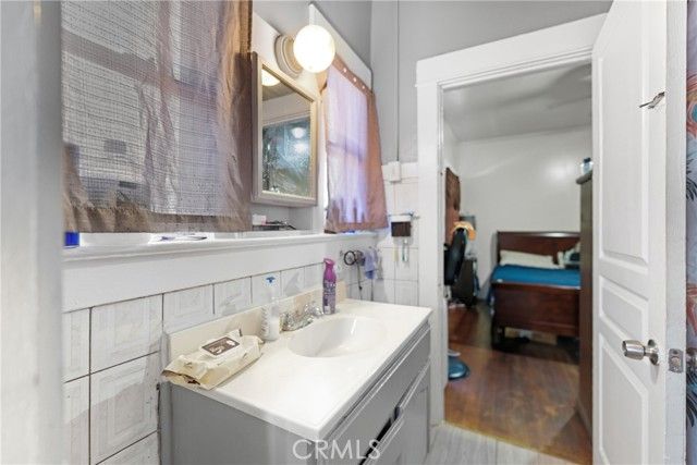 608 W 52nd, Los Angeles, CA 90037