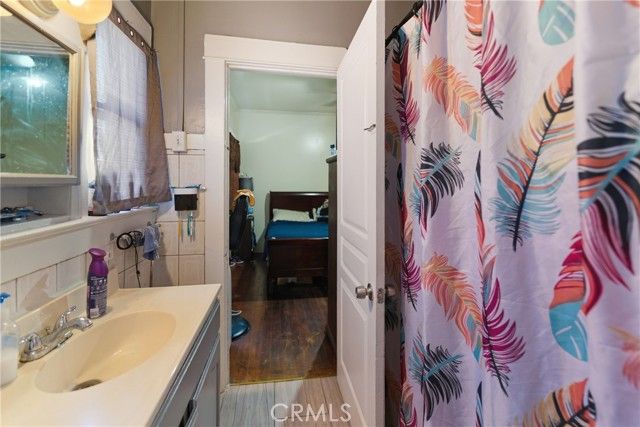 608 W 52nd, Los Angeles, CA 90037