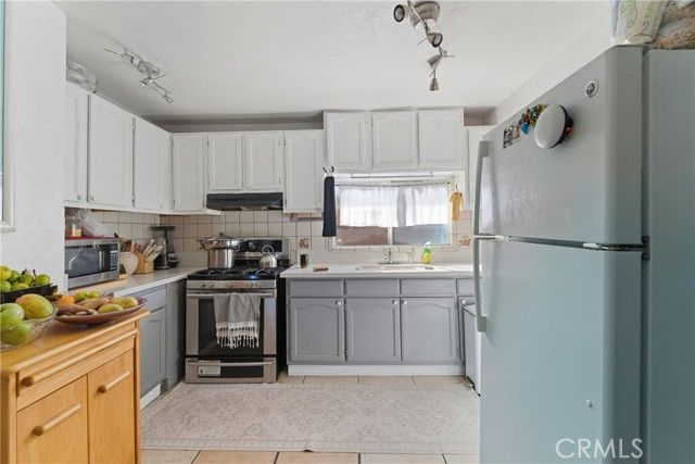 608 W 52nd, Los Angeles, CA 90037