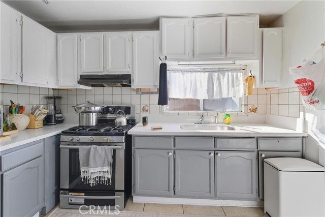 608 W 52nd, Los Angeles, CA 90037