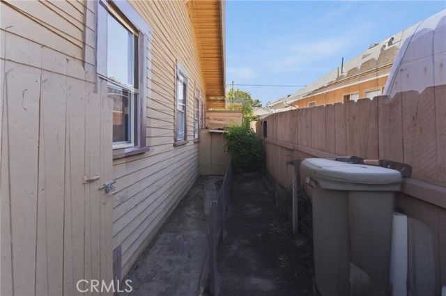 608 W 52nd, Los Angeles, CA 90037