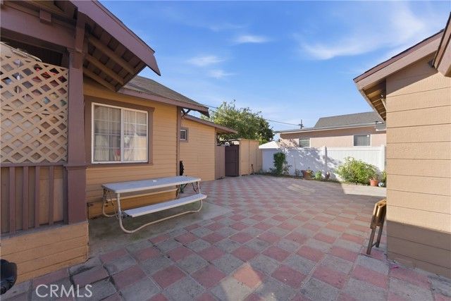 608 W 52nd, Los Angeles, CA 90037