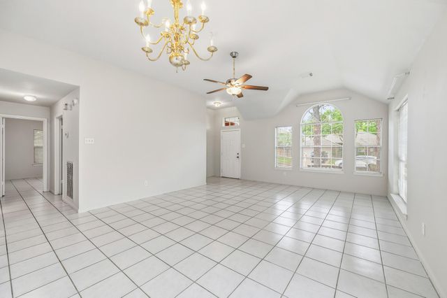9619 E Withers Way Circle, Houston, TX 77065