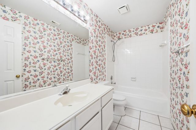 9619 E Withers Way Circle, Houston, TX 77065