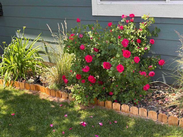 1722 SUNNY HILL, Cheyenne, WY 82001