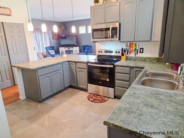 1722 SUNNY HILL, Cheyenne, WY 82001