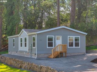 134 S 6th St, St Helens, OR 97051