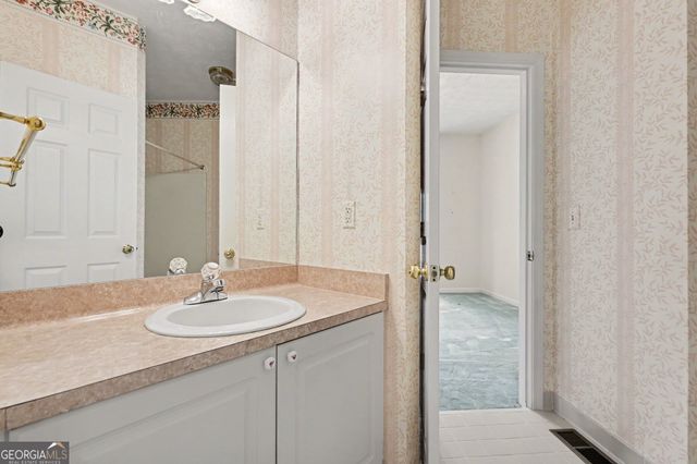 5008 CHAPEL LAKE Circle, Douglasville, GA 30135