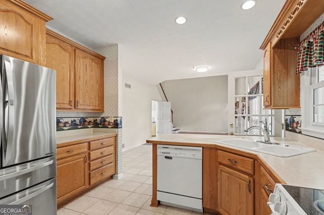 5008 CHAPEL LAKE Circle, Douglasville, GA 30135
