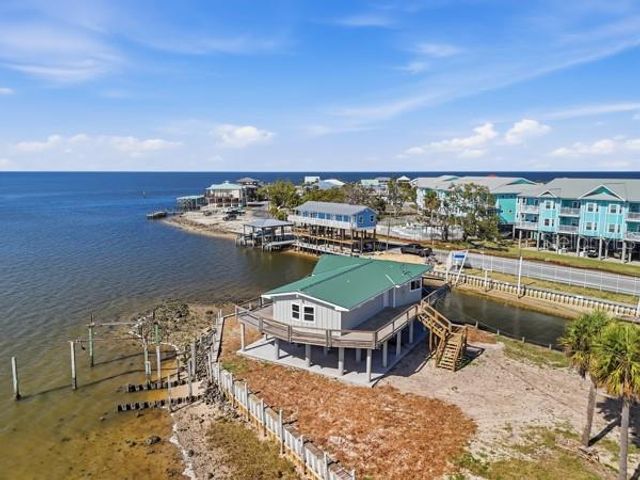 18 4TH STREET, Horseshoe Beach, FL 32648