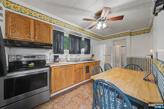 40 Dacotah Avenue, Oakland, NJ 07436