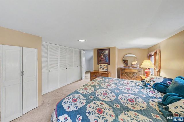 40 Dacotah Avenue, Oakland, NJ 07436