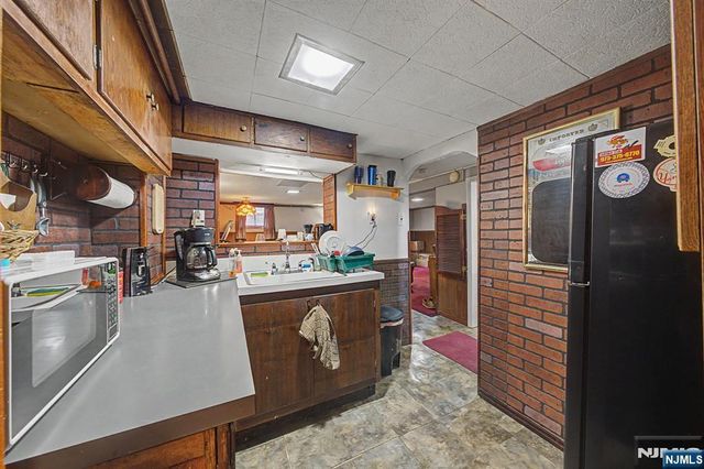 40 Dacotah Avenue, Oakland, NJ 07436