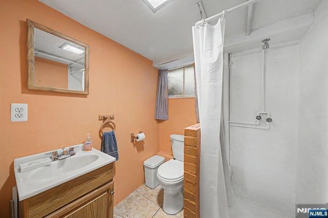 40 Dacotah Avenue, Oakland, NJ 07436