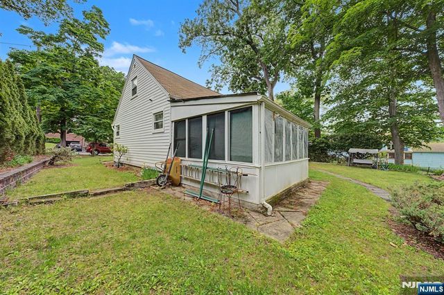 40 Dacotah Avenue, Oakland, NJ 07436
